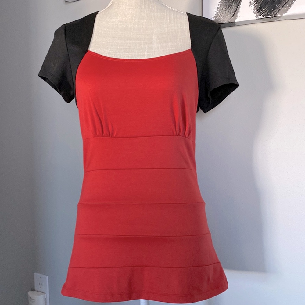 New Maurices coral and black top size M